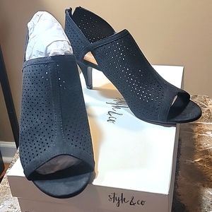 Women shoes open toes new in box